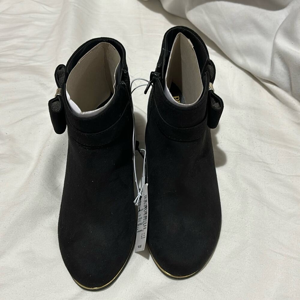 Childrens place 2 black ankle black boot gold accents side bow side zip nwt